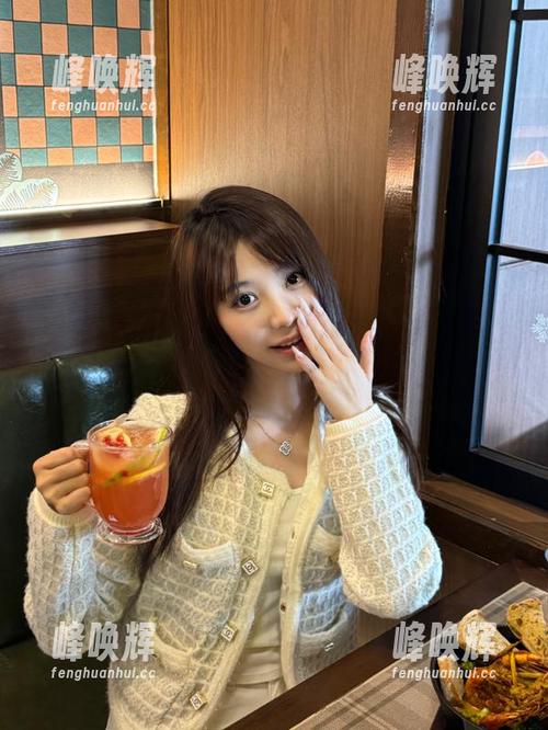 苹果版155.fun黑料吃瓜发布，妹子在线带你一起吃瓜！